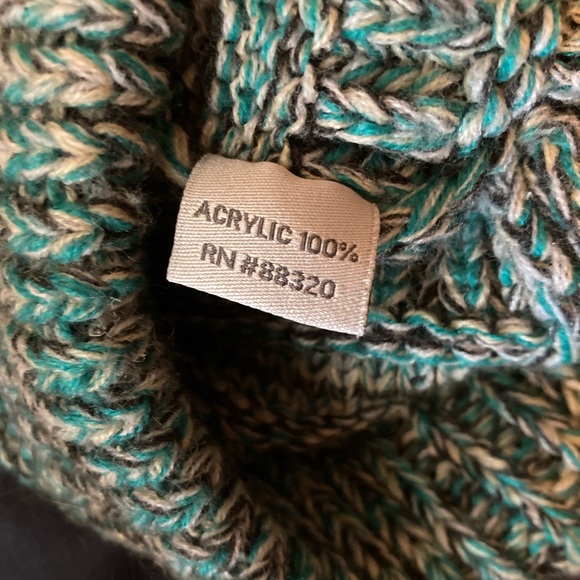 Women’s Beanie - Picture 3 of 4